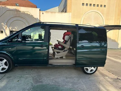 Mercedes-Benz Viano del año 2004, de uso particular, con 226.000 kilómetros e ITV recién pasada.