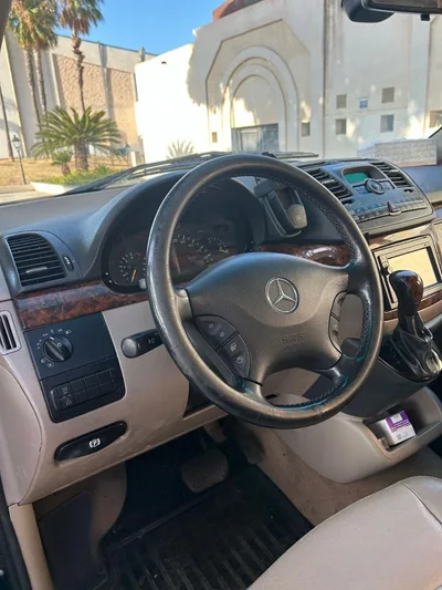 Mercedes-Benz Viano del año 2004, de uso particular, con 226.000 kilómetros e ITV recién pasada.