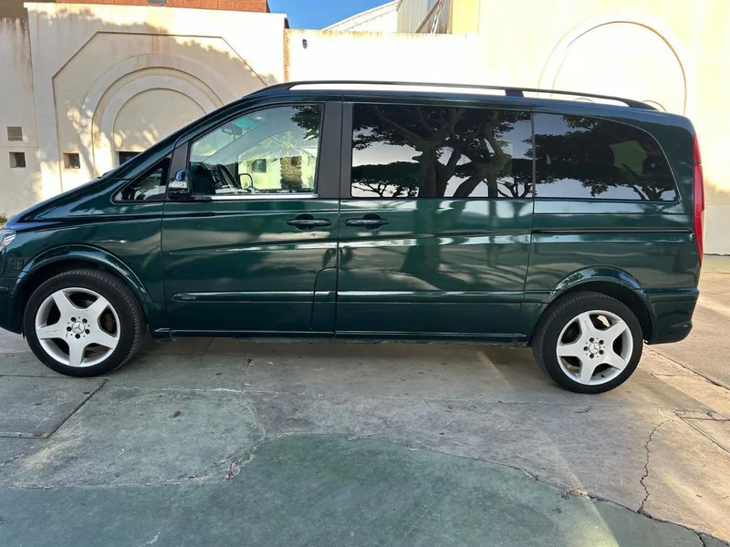 Mercedes-Benz Viano del año 2004, de uso particular, con 226.000 kilómetros e ITV recién pasada.