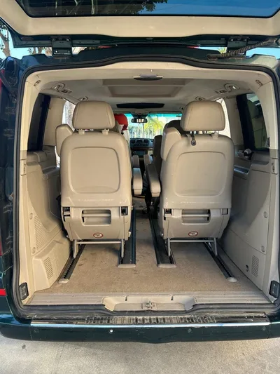 Mercedes-Benz Viano del año 2004, de uso particular, con 226.000 kilómetros e ITV recién pasada.
