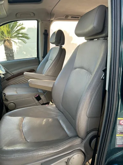 Mercedes-Benz Viano del año 2004, de uso particular, con 226.000 kilómetros e ITV recién pasada.