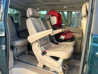 Mercedes-Benz Viano del año 2004, de uso particular, con 226.000 kilómetros e ITV recién pasada.